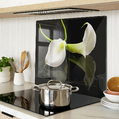 Tábua para corte Lírio em um fundo preto