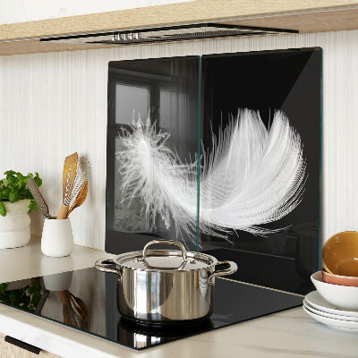 Tábua para corte Pena em fundo preto