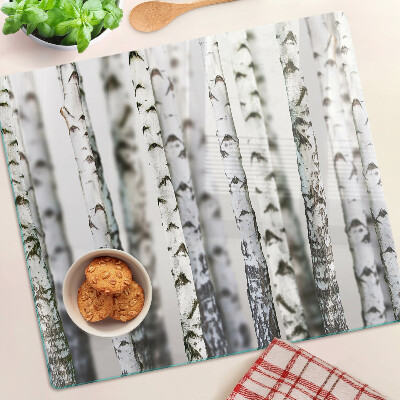 Tábua para corte Bétulas brancas na floresta