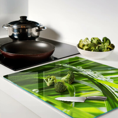 Tábua para corte Gotas de água na grama