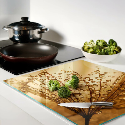 Tábua para corte Gotas de água em uma planta