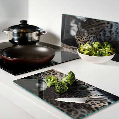 Tábua para corte Chitas em um fundo escuro