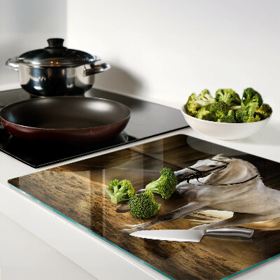 Tábua para corte Um cavalo em movimento no estábulo