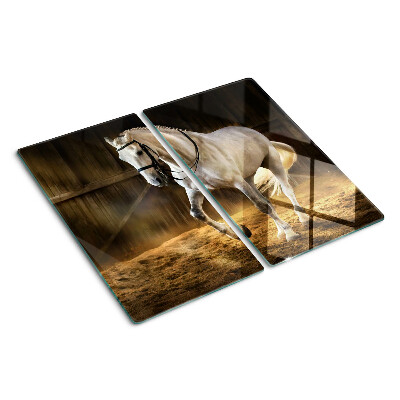 Tábua para corte Um cavalo em movimento no estábulo