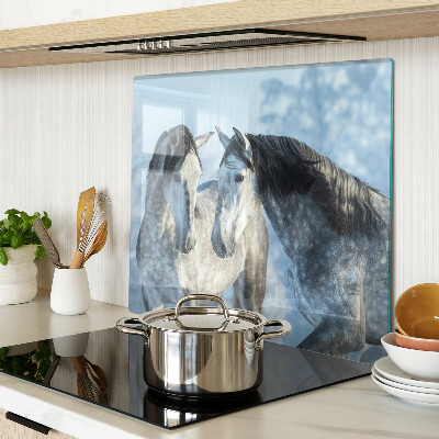 Tábua para corte Cavalos em uma paisagem de inverno