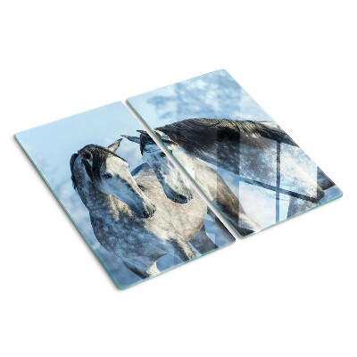 Tábua para corte Cavalos em uma paisagem de inverno