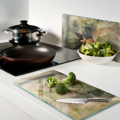 Tábua para cozinha Um cervo no campo