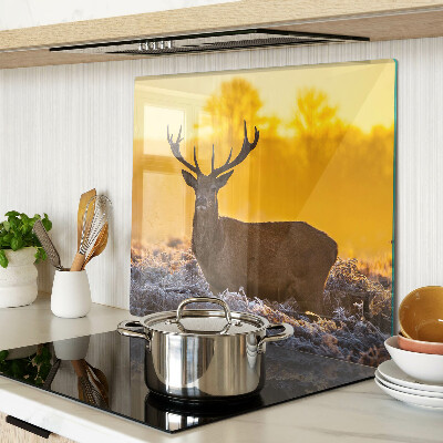 Tábua para cozinha Um veado no fundo de uma paisagem matinal