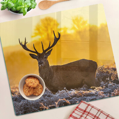 Tábua para cozinha Um veado no fundo de uma paisagem matinal