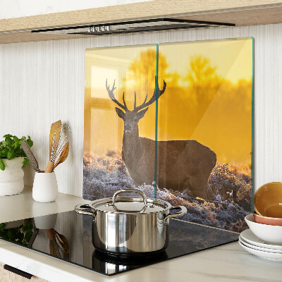 Tábua para cozinha Um veado no fundo de uma paisagem matinal