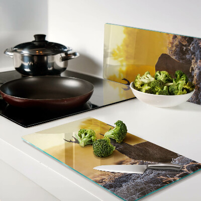 Tábua para cozinha Um veado no fundo de uma paisagem matinal