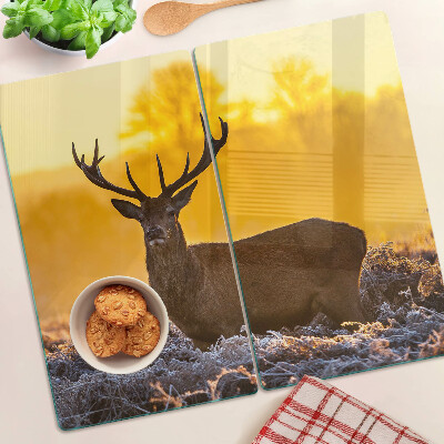 Tábua para cozinha Um veado no fundo de uma paisagem matinal
