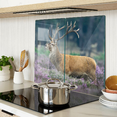 Tábua para corte Veado em uma paisagem de lavanda