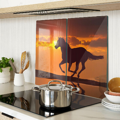 Tábua para cozinha Um cavalo tendo como pano de fundo o pôr do sol