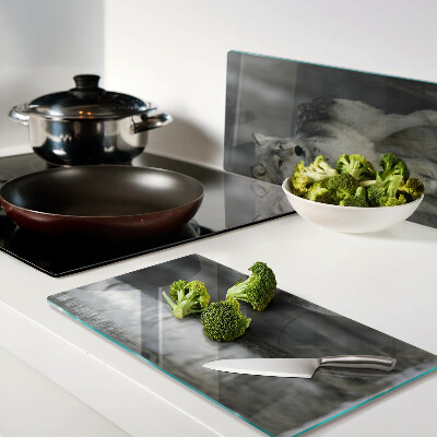 Tábua para cozinha Um lobo em um cenário de floresta