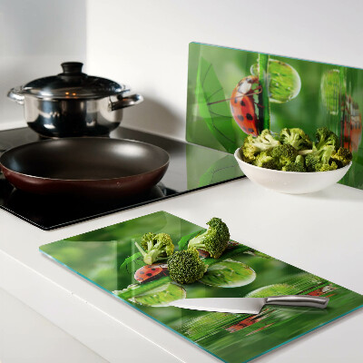 Tábua para cozinha Joaninhas em folhas com gotas de água