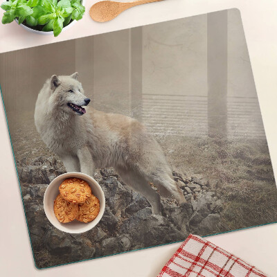 Tábua para corte Lobo em uma montanha rochosa