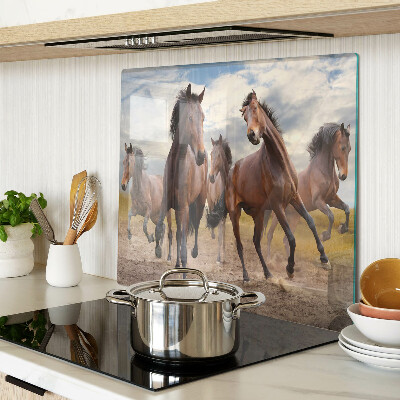 Tábua para corte Cavalos correndo no pasto