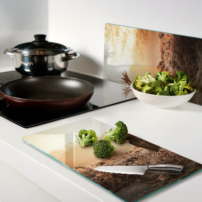 Tábua para corte Veado contra o fundo do pôr do sol