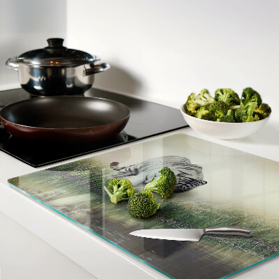 Tábua para corte Tigre na grama