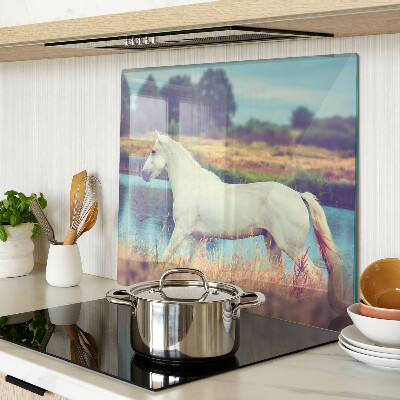 Tábua para corte Cavalo branco na água