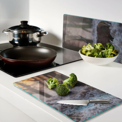 Tábua para corte Veados na floresta de inverno