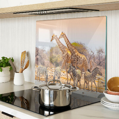 Tábua para corte Zebra e girafa em seu habitat natural