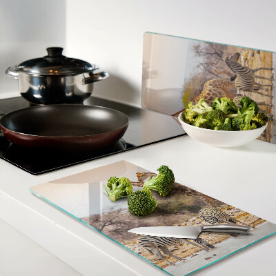 Tábua para corte Zebra e girafa em seu habitat natural