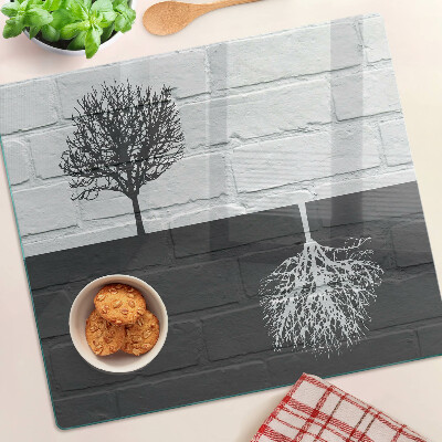 Tábua para corte Uma árvore contra um fundo de tijolos