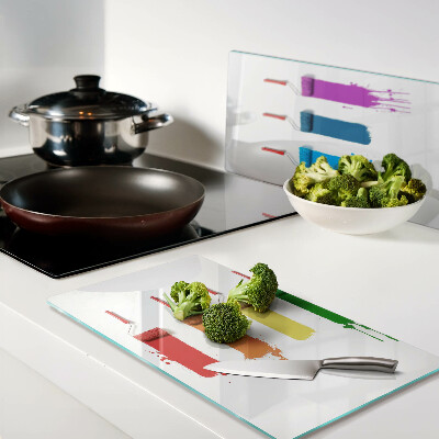 Tábua para corte Um arco-íris de tintas em pincéis