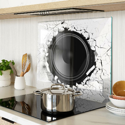 Tábua para corte Alto-falante em uma parede quebrada