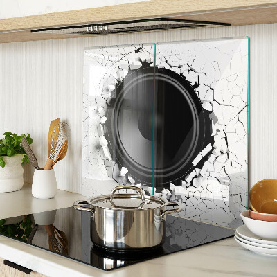 Tábua para corte Alto-falante em uma parede quebrada