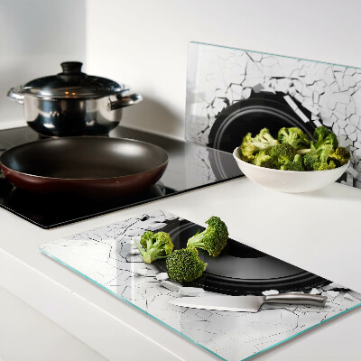 Tábua para corte Alto-falante em uma parede quebrada