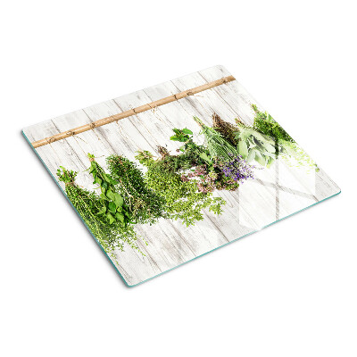 Tábua para corte Ervas em um fundo de madeira