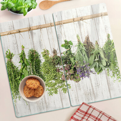 Tábua para corte Ervas em um fundo de madeira