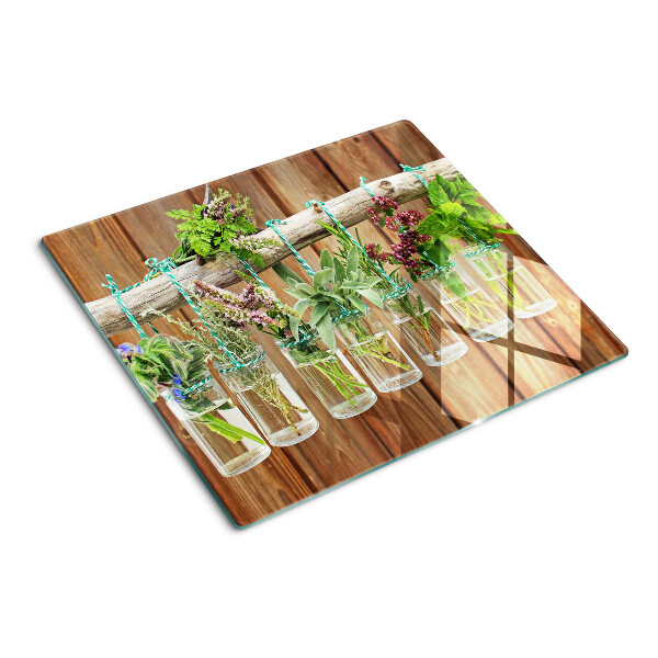 Tábua para corte Ervas em potes sobre fundo de madeira