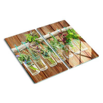 Tábua para corte Ervas em potes sobre fundo de madeira