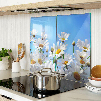 Tábua para corte Flores de margarida em um fundo azul