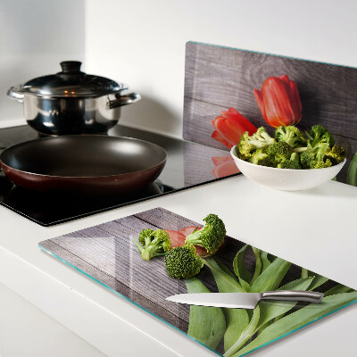 Tábua para cozinha Tulipas em um fundo de madeira