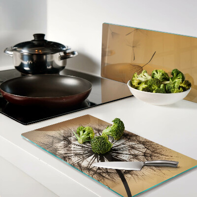 Tábua para corte Dentes-de-leão contra o fundo do pôr do sol
