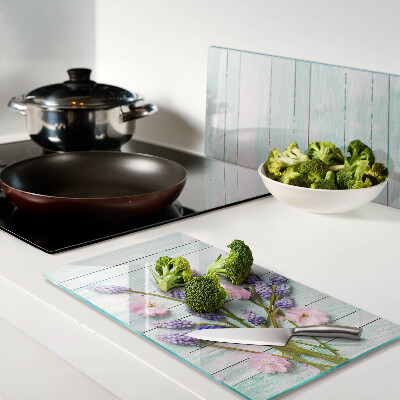 Tábua para cozinha Flores em um fundo de madeira