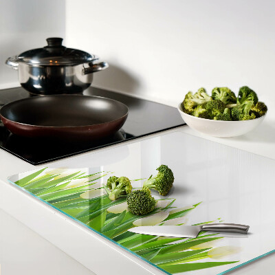 Tábua para cozinha Tulipas na grama verde