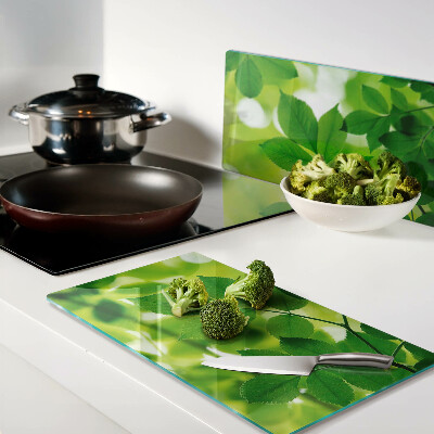 Tábua para cozinha Folhas em um fundo verde