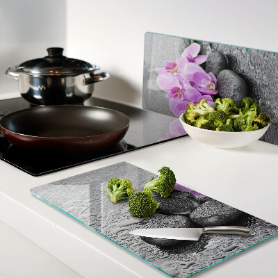 Tábua para cozinha Flores e pedras contra o fundo da água