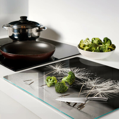 Tábua para cozinha Dentes-de-leão fofos em um fundo monocromático