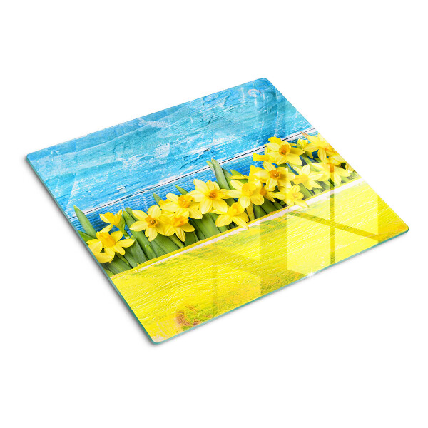Tábua para corte Flores de narciso contra o céu