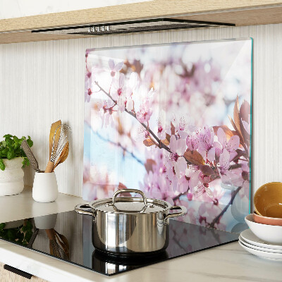 Tábua para corte Flores de cerejeira em um fundo azul