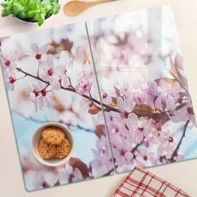 Tábua para corte Flores de cerejeira em um fundo azul