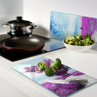 Tábua para corte Uma árvore roxa contra o céu