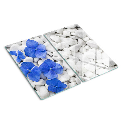 Tábua para corte Flores azuis em pedras brancas